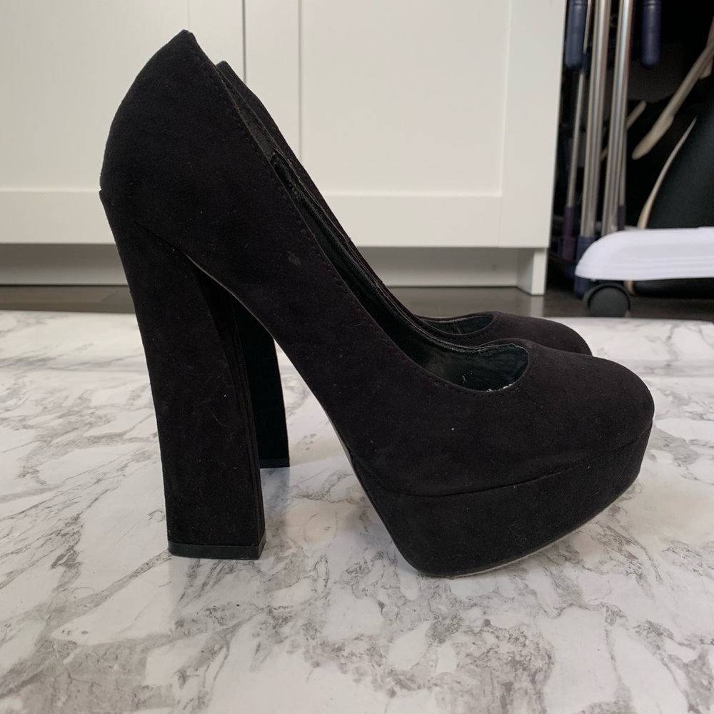 Breckelles platform black pumps